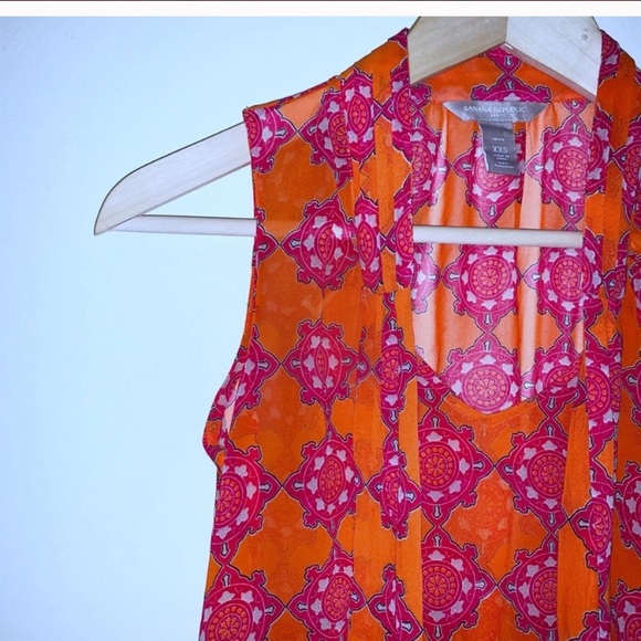 EUC Banana Republic Sleeveless Medallion Print Blouse - Picture 3 of 6